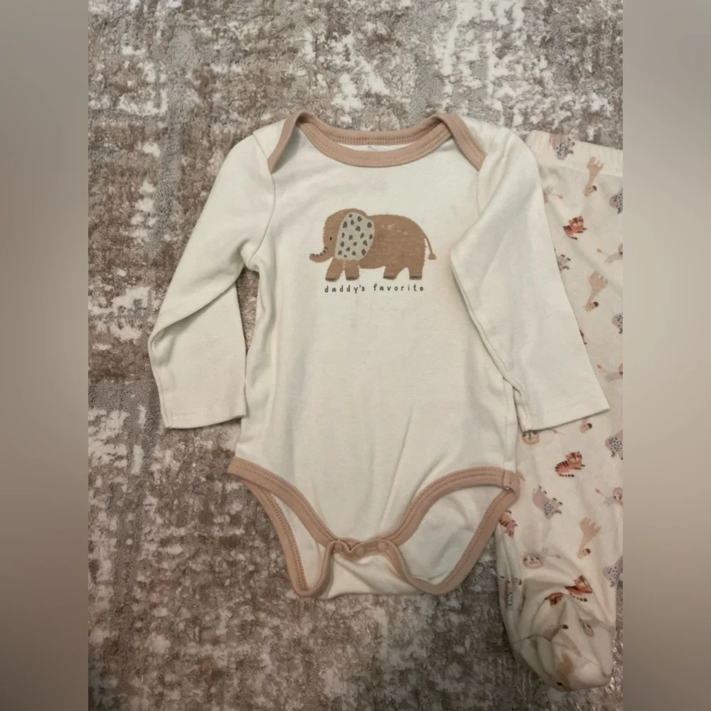 Kyle & Deanna Adorable Cream and Brown Elephant Print Baby One Piece Set 6/9M